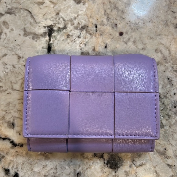 Bottega Veneta Small Envelope CaRd Case “Wisteria” - Picture 2 of 14